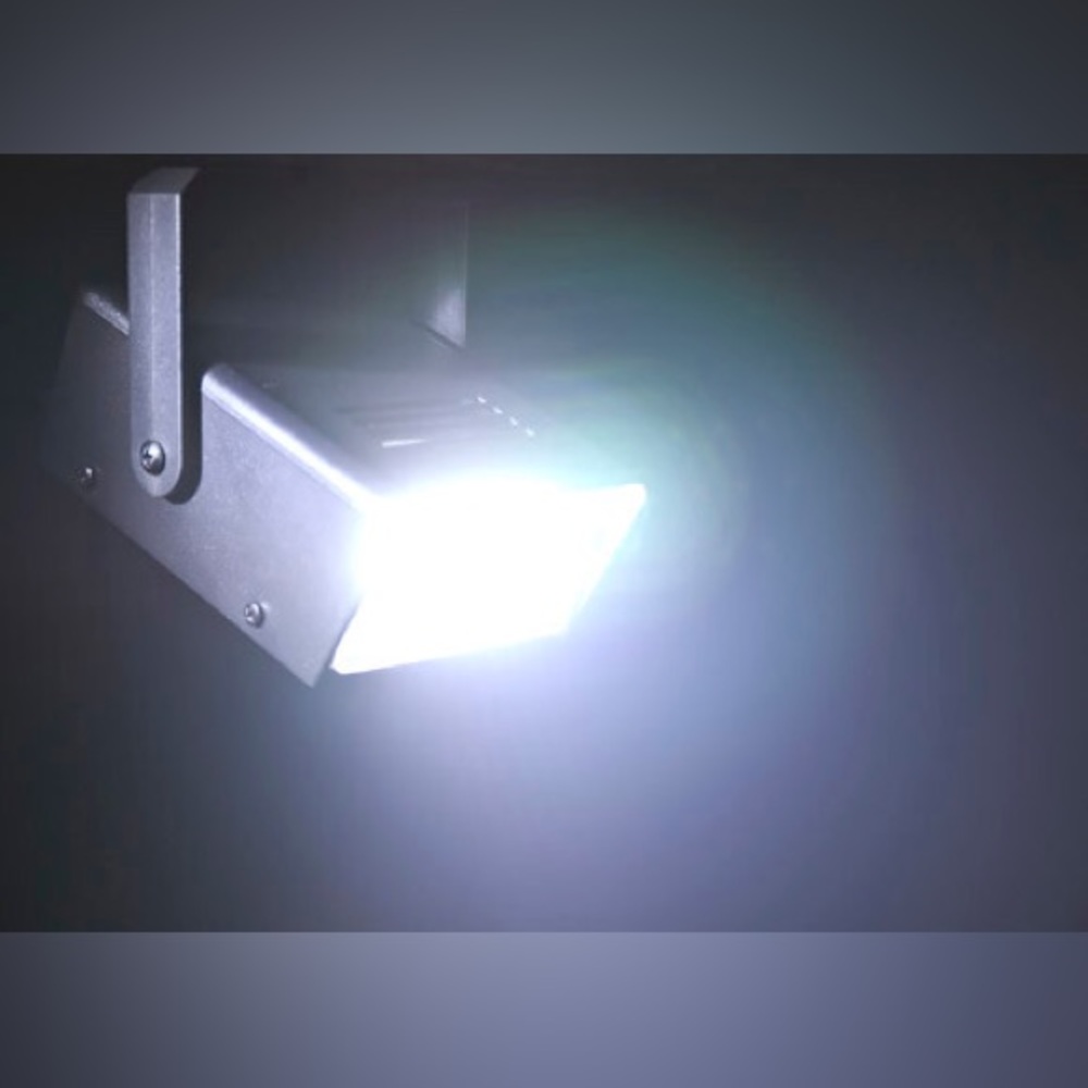 🪩 MINI SILVER LED STROBE LIGHT 🪩